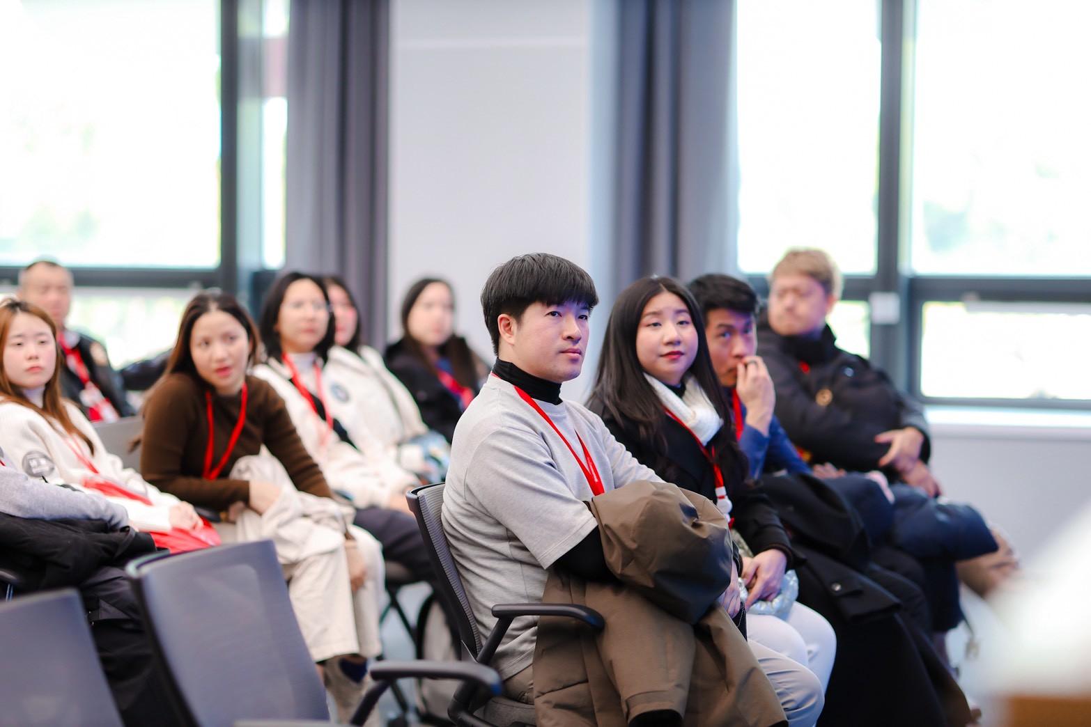 ทำไมหมอต้องบินไปดูรากฟันเทียมไกลถึงเซี่ยงไฮ้